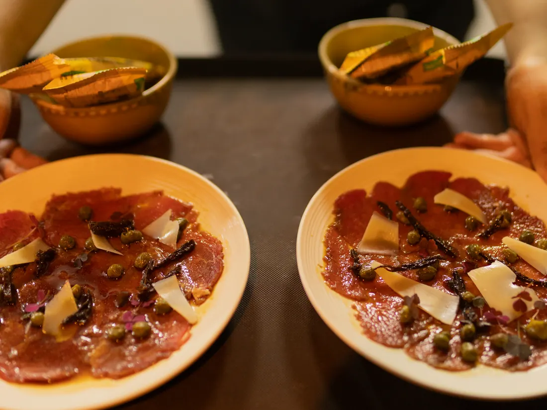 Platillo de la casa servido en Tierra y Comal